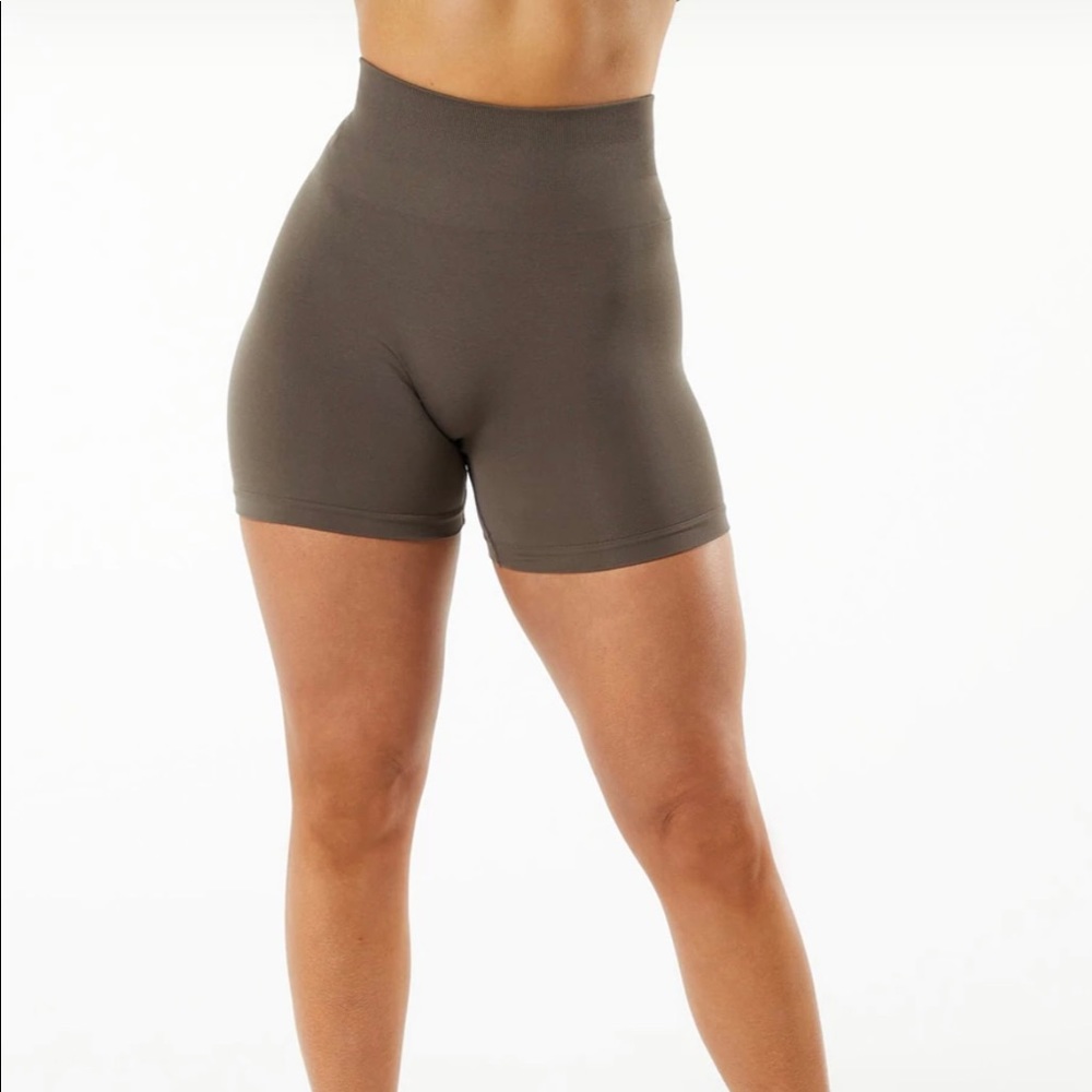 Alphalete Mocha Amplify Shorts